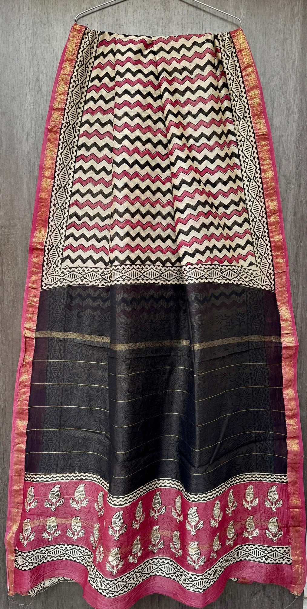 Magenta Pink & Black Chevron Zigzag Handblock Printed Pure Maheshwari Silk Saree