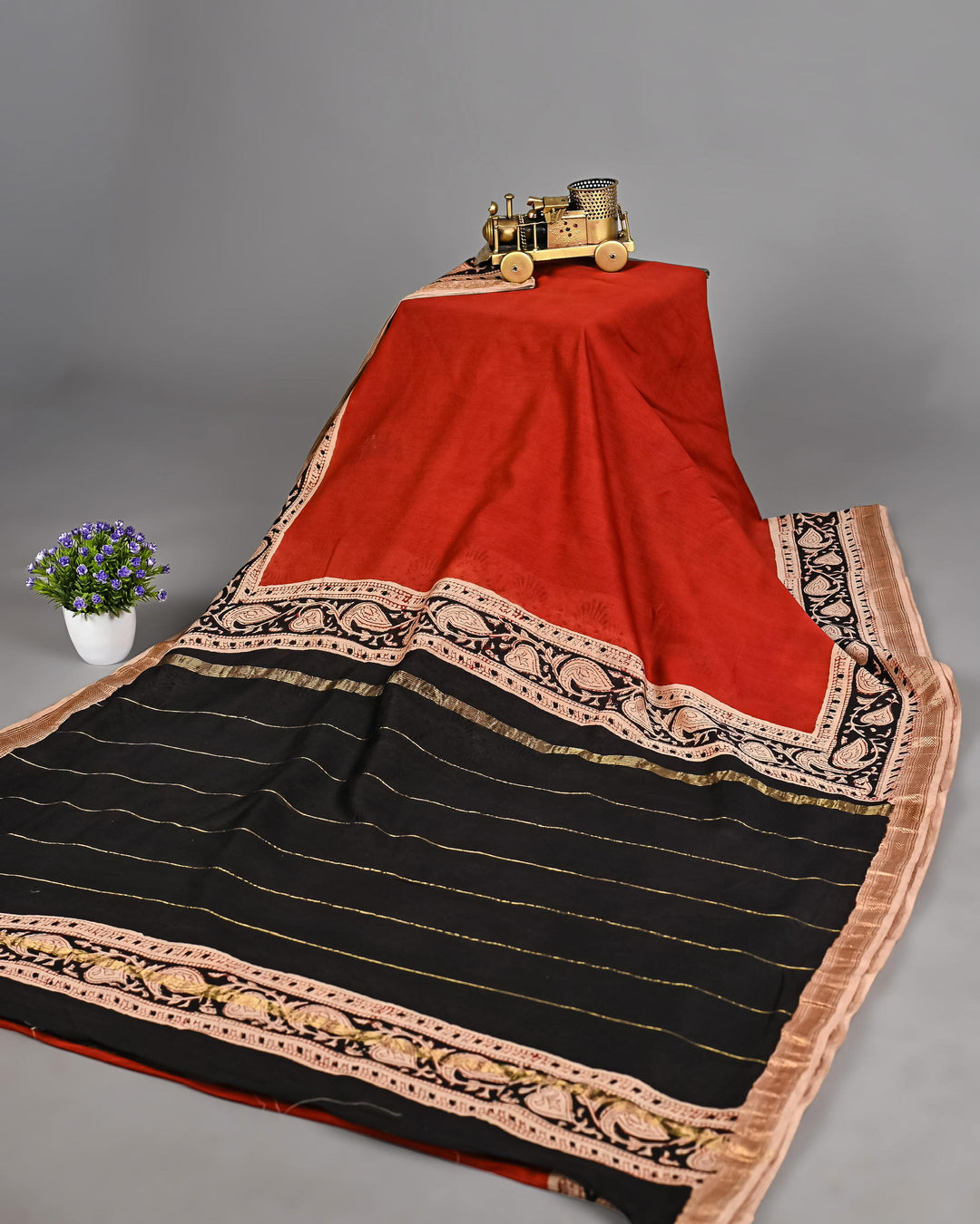 Putaai Pure Maheshwari Silk Saree Handblock Printed Saree - Red and Black