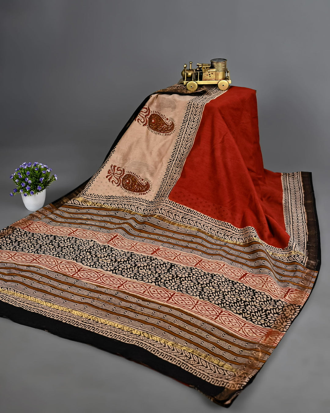 Traditional Pure Maheshwari Silk Handblock Printed Saree - Red Cream
