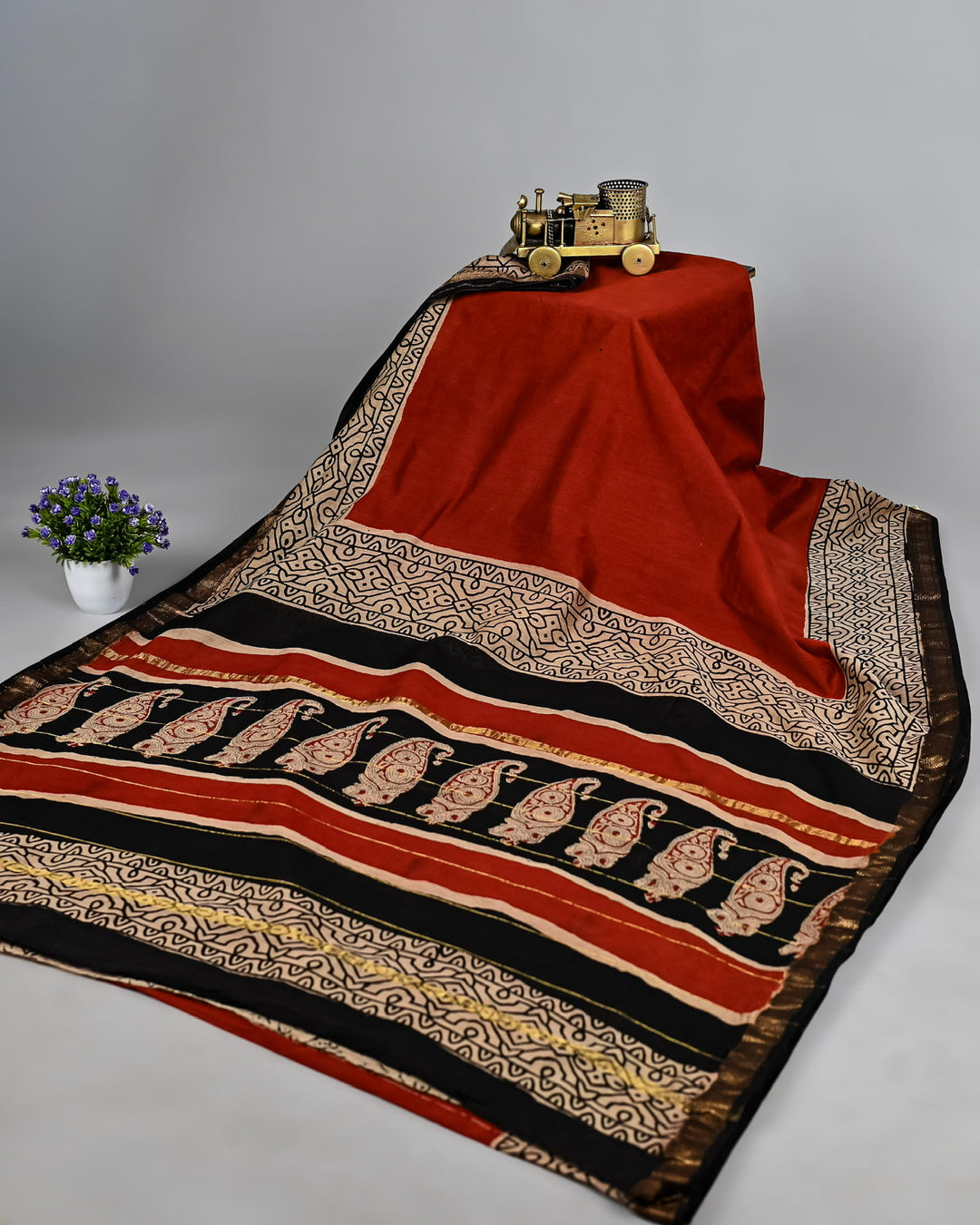 Traditional Pure Maheshwari Silk Handblock Printed Saree - Putaai red and black