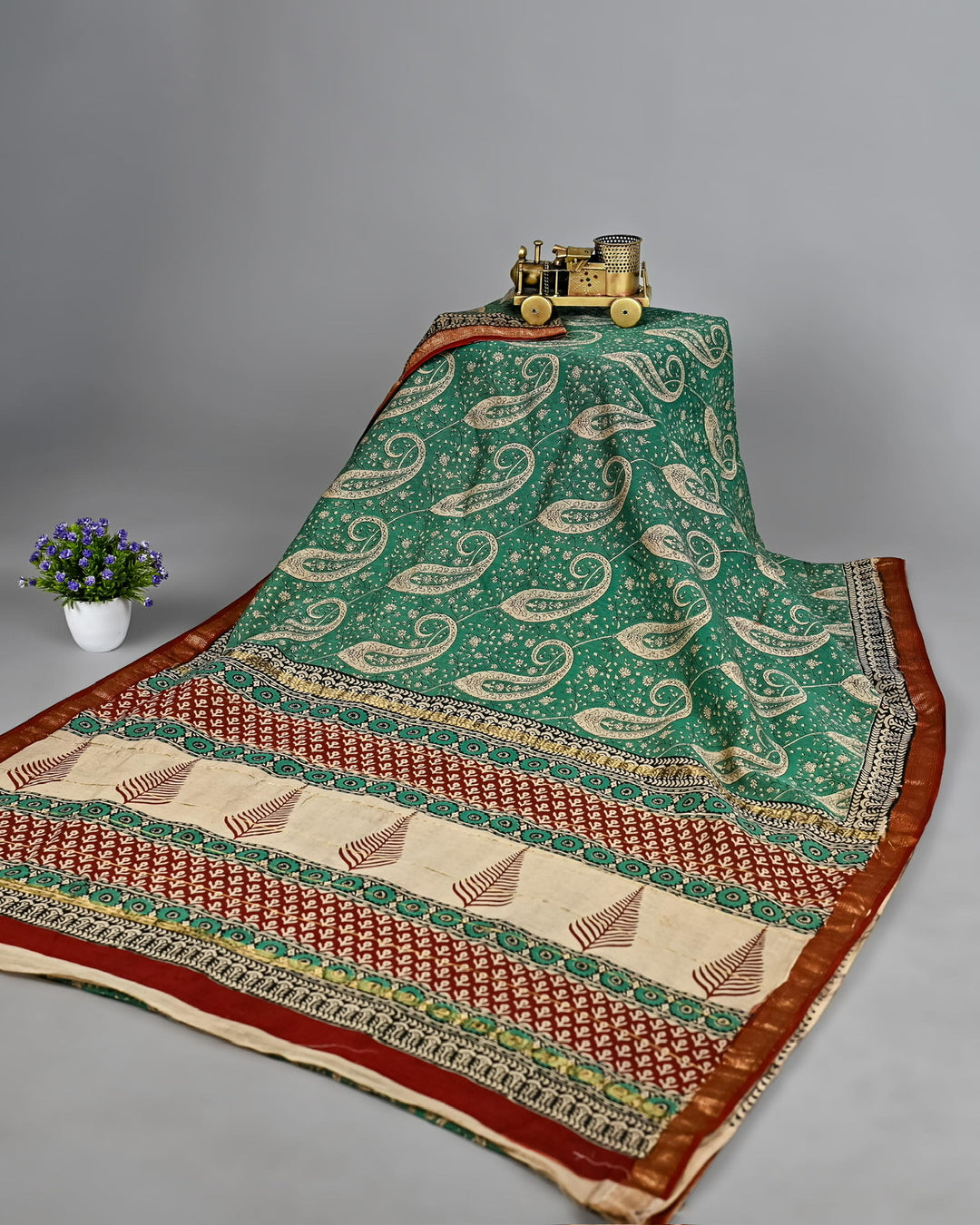 Traditional Pure Maheshwari Silk Handblock Printed Saree - Green with red border