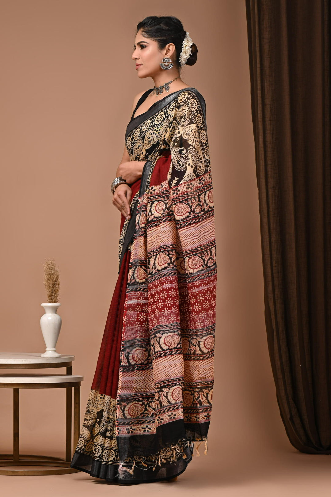 Putaai Linen cotton Handblock printed saree with blouse piece - Red and Black
