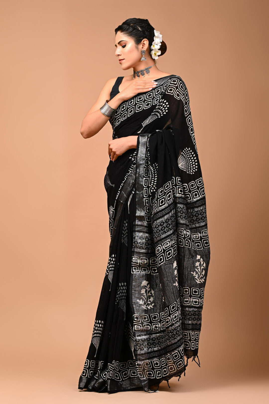 Linen cotton Handblock printed saree with blouse piece - Black And White