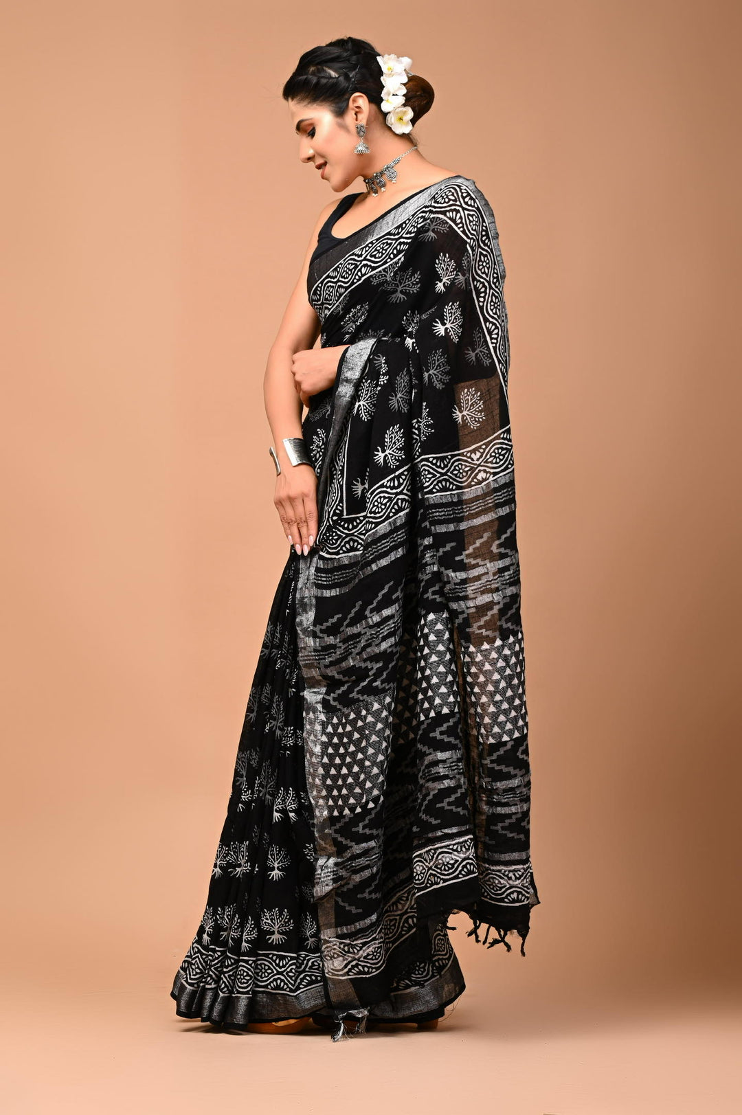 Linen cotton Handblock printed saree with blouse piece - Black And White