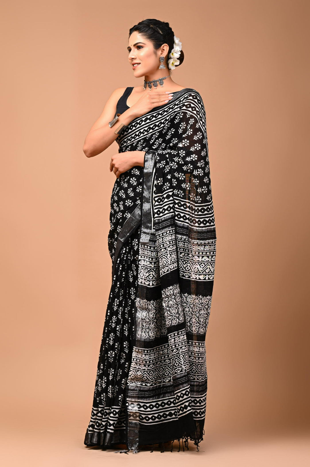 Linen cotton Handblock printed saree with blouse piece - Black And White