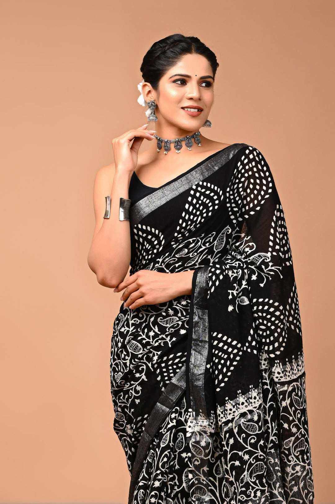 Linen cotton Handblock printed saree with blouse piece - Black And White