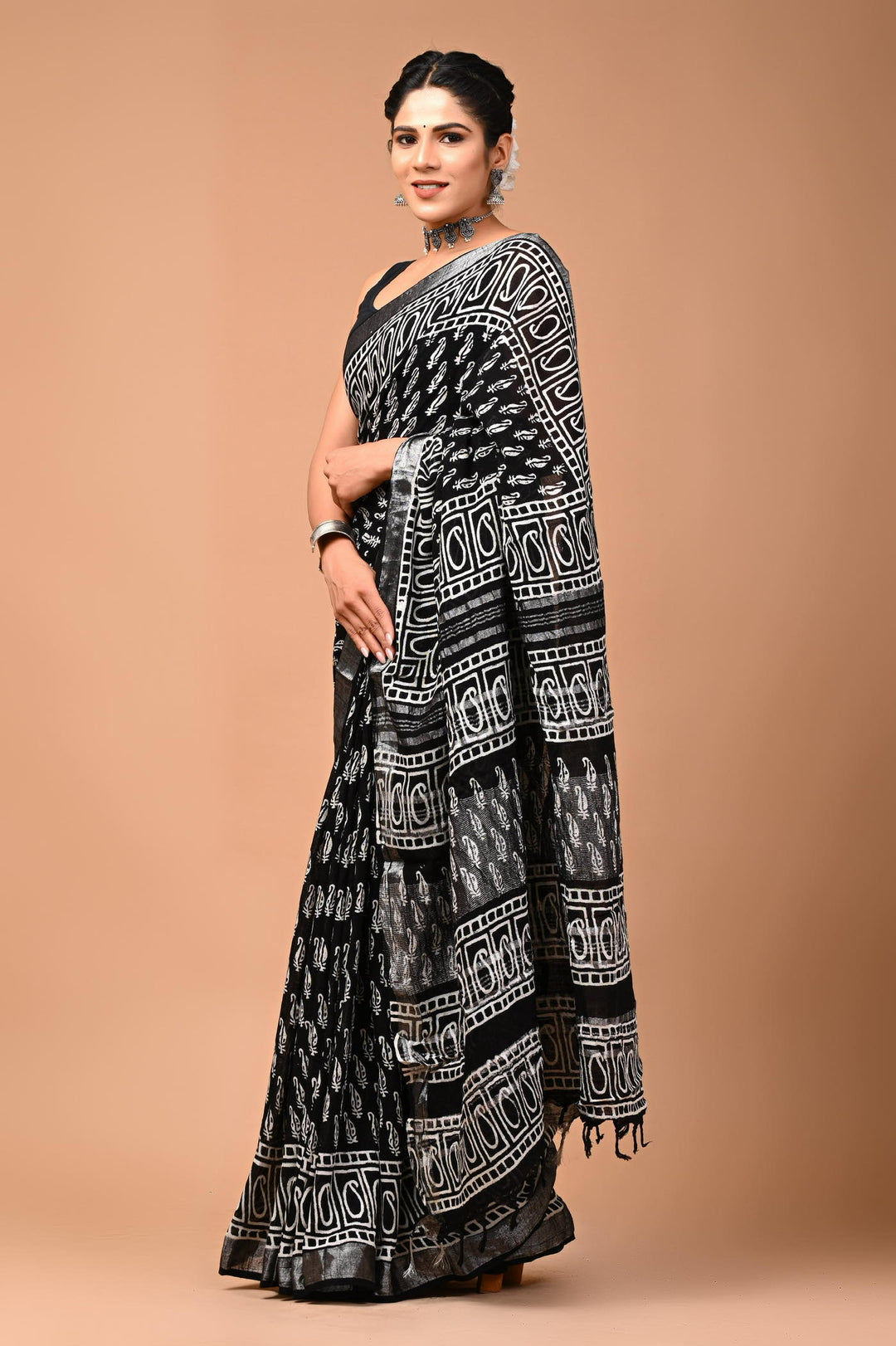 Linen cotton Handblock printed saree with blouse piece - Black And White