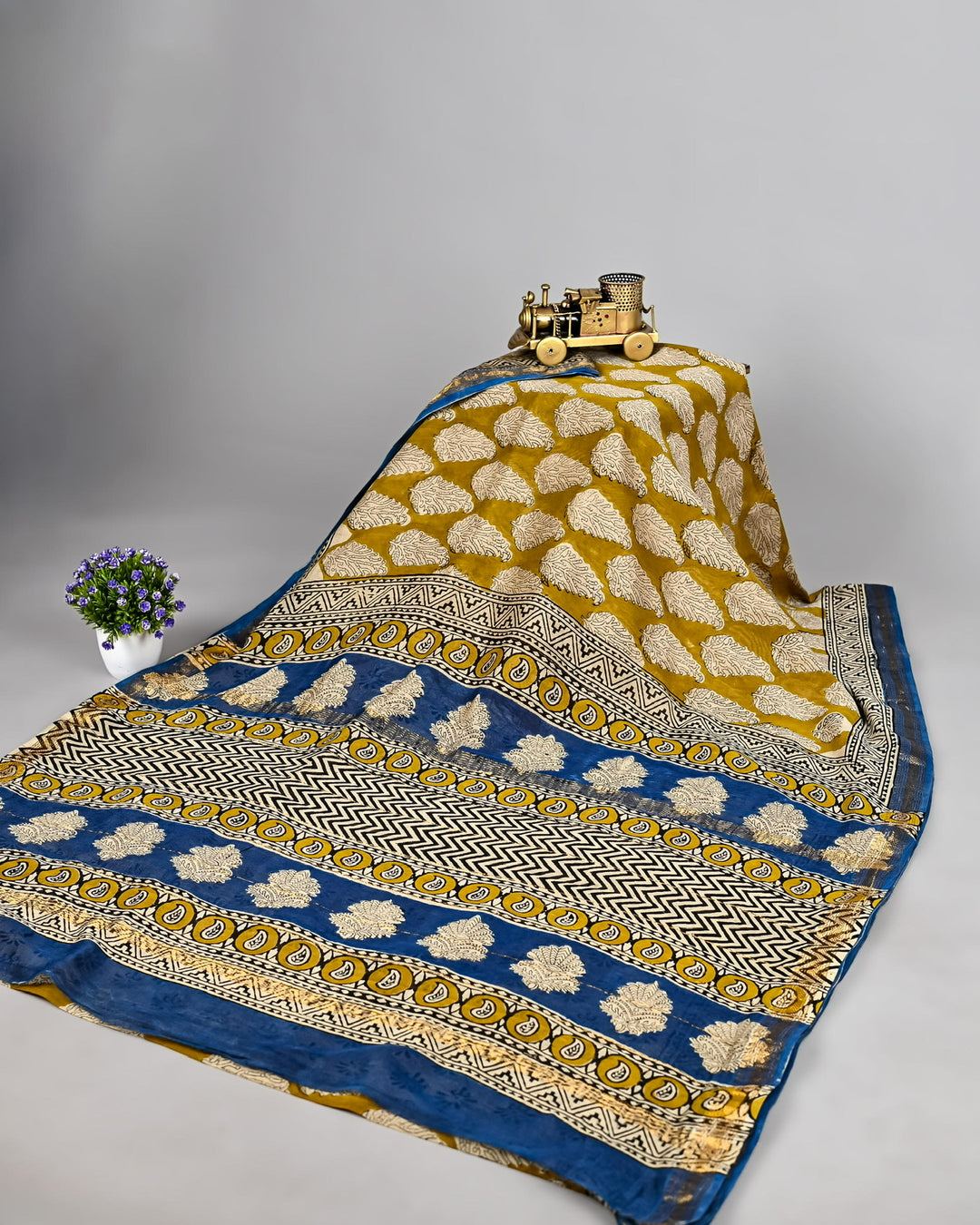 Pure Maheshwari Silk Saree Handblock Printed Saree - Mastard WIth Blue Pipin