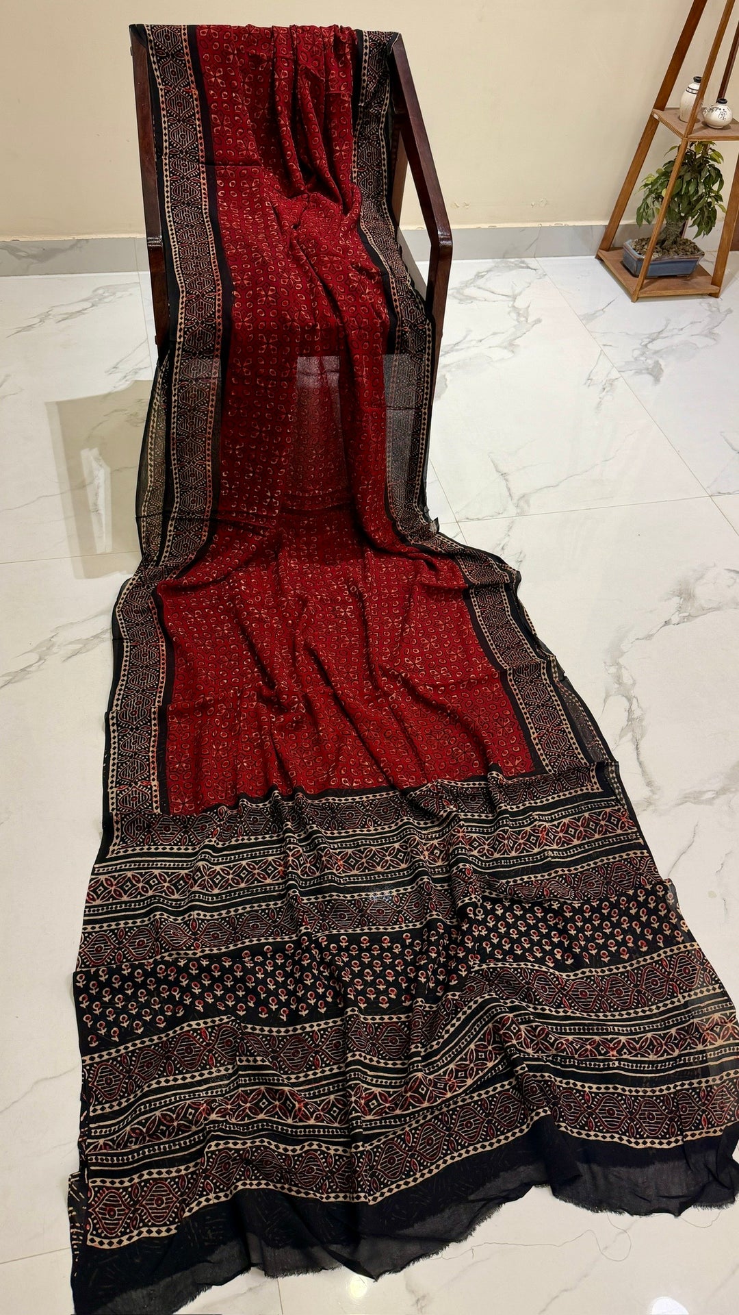 Rust Red Tiny Circular Motif Georgette Saree