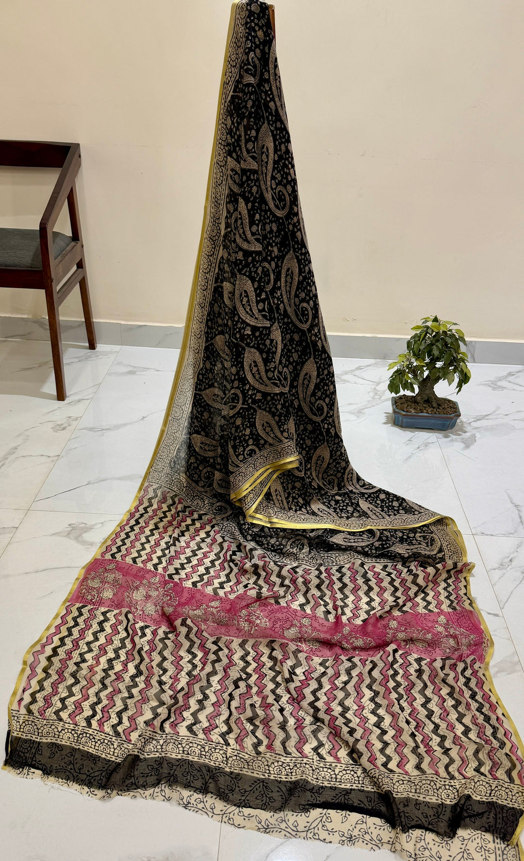 Sophisticated Black & Pink Zig-Zag Pattern Premium Chiffon Saree with Floral Pallu