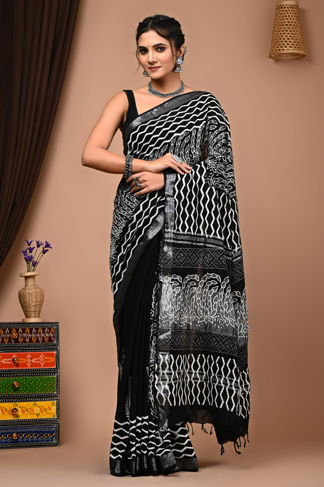 Linen cotton Handblock printed saree with blouse piece - Black and White
